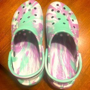 Marble Platform Crocs